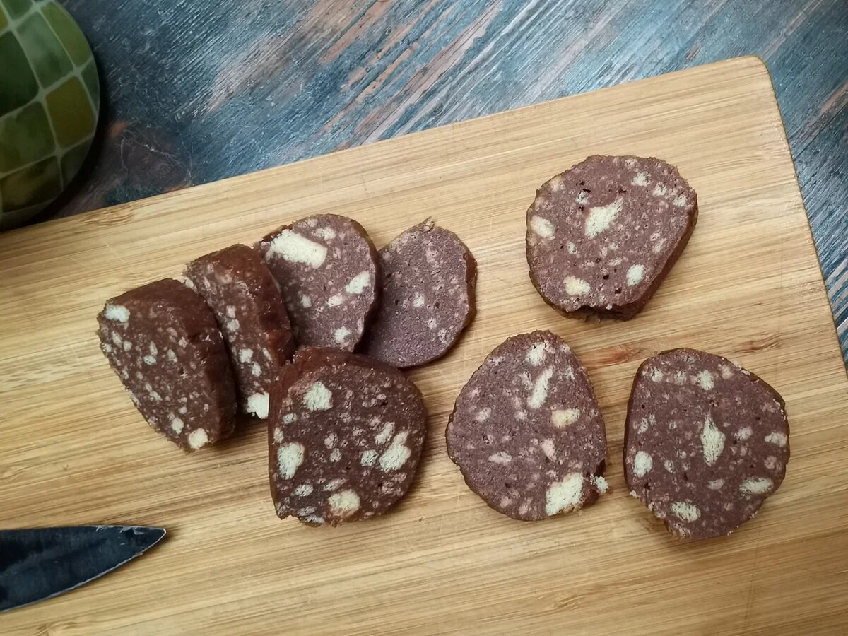 Шоколадная колбаса с медовиком