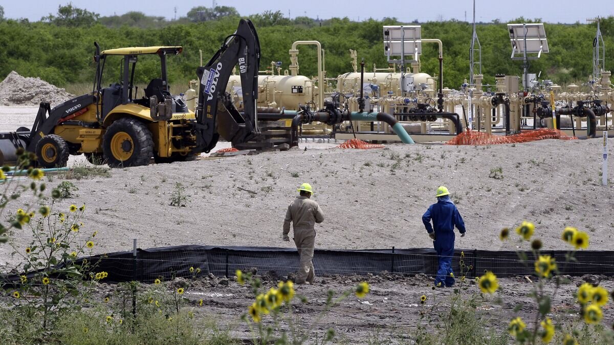    Добыча сланцевого газа на месторождении Eagle Ford, штат Техас© AP Photo / Eric Gay