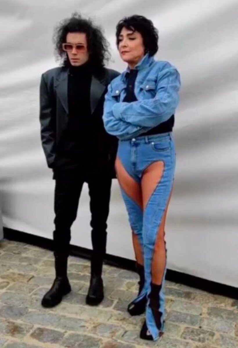 Лолита Милявская в экстравагантном наряде выступила на 875-м дне рождении Москвы