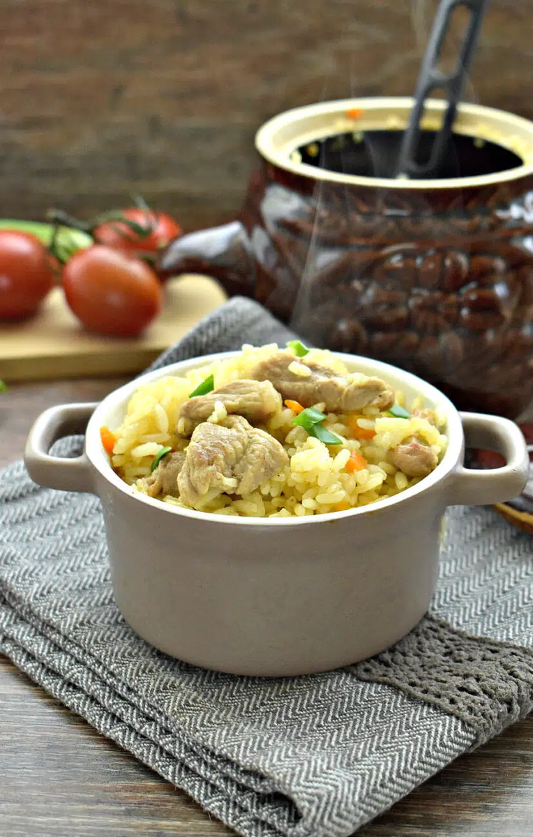 Мясо в горшочках