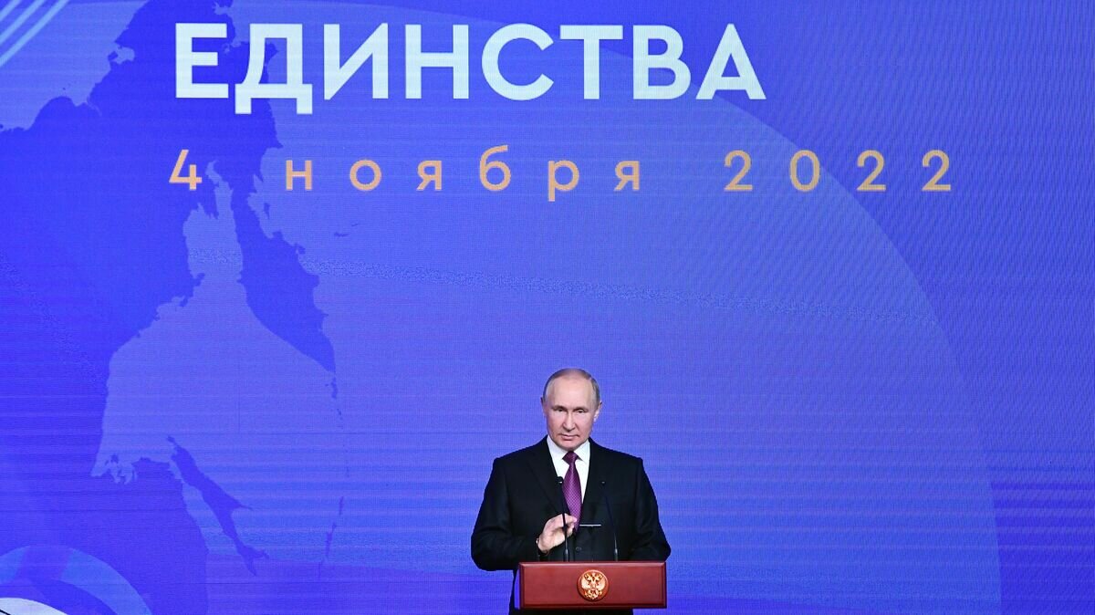    Президент РФ Владимир Путин на встрече с историками и представителями традиционных религий в рамках мероприятий, посвящённых Дню народного единства© РИА Новости / Евгений Биятов