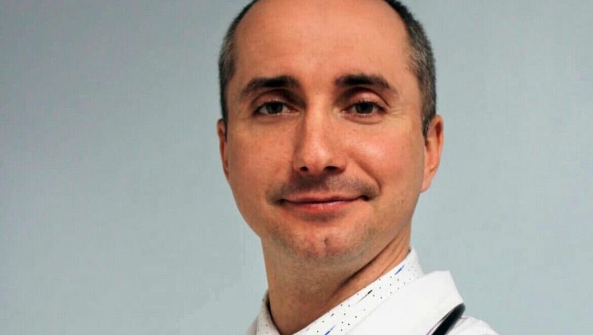     Главный врач сети частных клиник в Набережных Челнах Николай Зотов отправился из Казани в зону проведения спецоперации. Об этом «Челнинским известиям» рассказал его отец Александр.