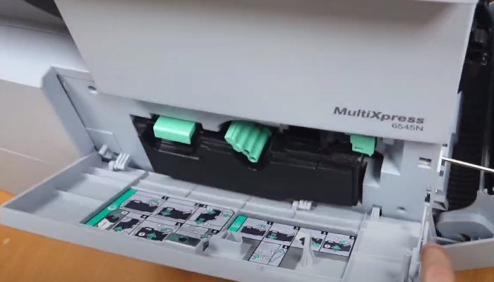 Фото 9. Открываем крышку спереди