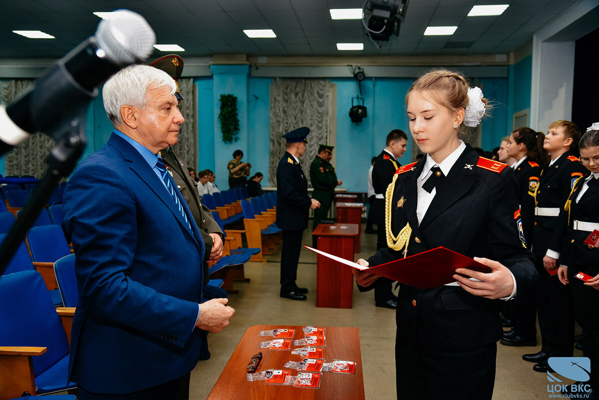 В Центральном офицерском клубе ВКС 70 московских школьников принесли юнармейскую клятву