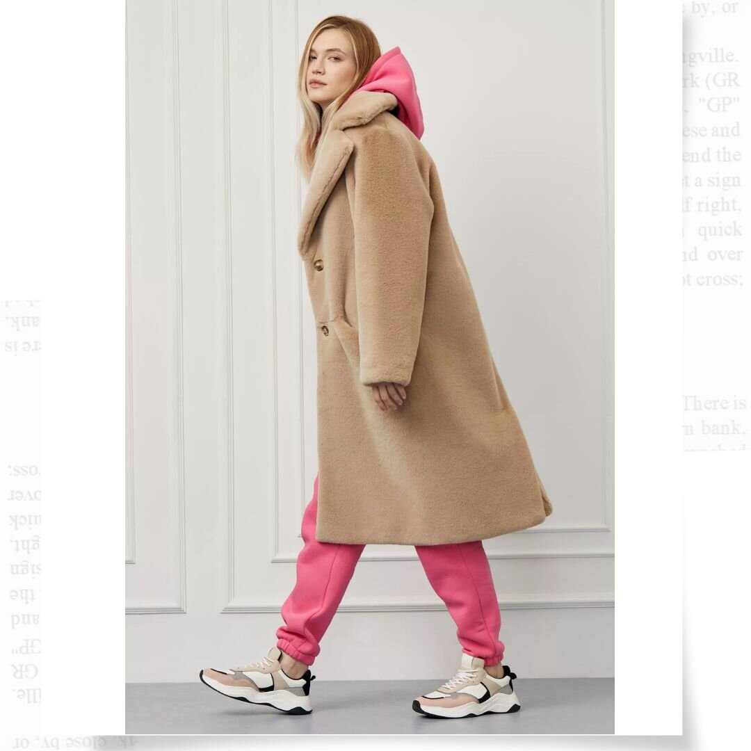 Зимний тренд 2022-2023: это стильное плюшевое пальто выглядит роскошно