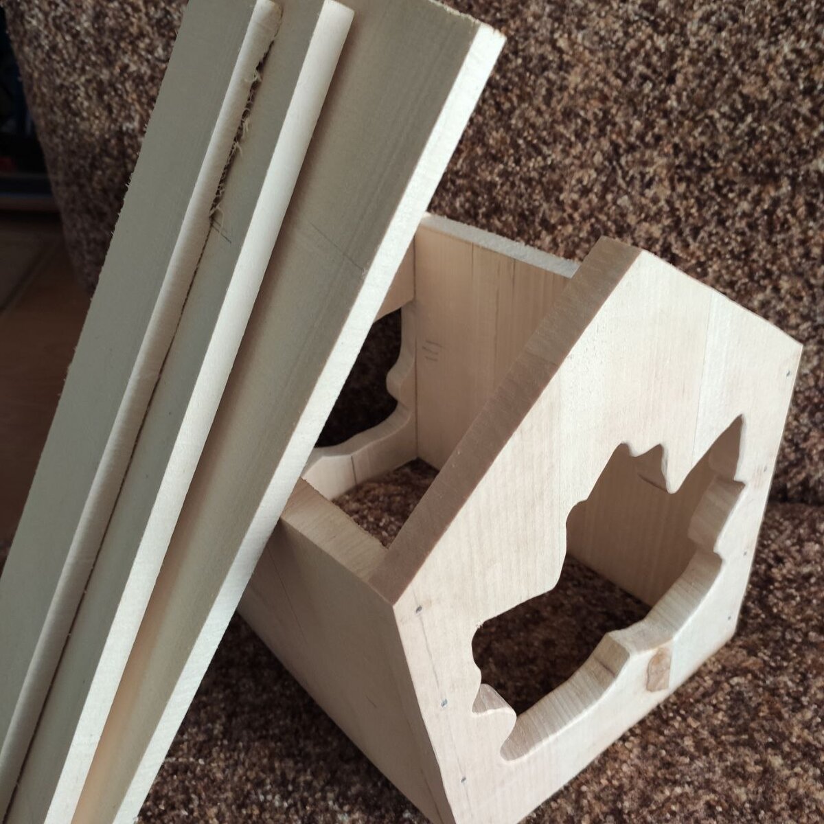 Кормушка для птиц  "Клен"