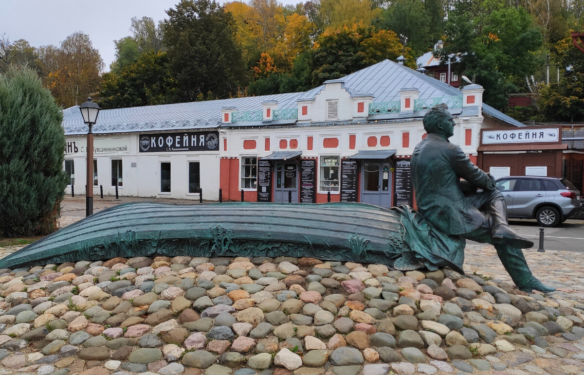 Шаляпин на фоне кафе Софьи Кувшинниковой