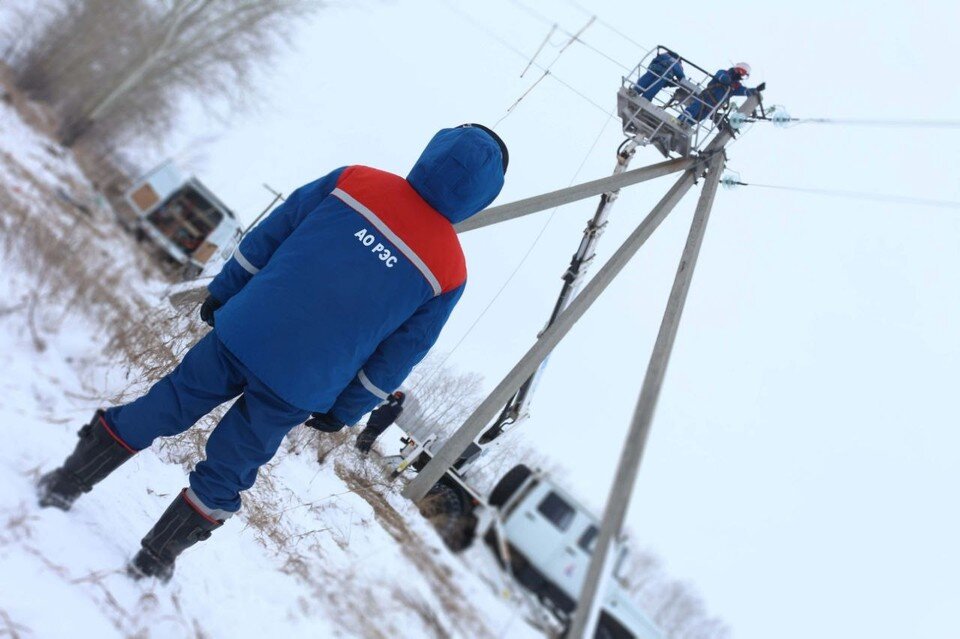     Ветер оставил без электричества около 14 тысяч жителей региона. Фото: АО РЭС