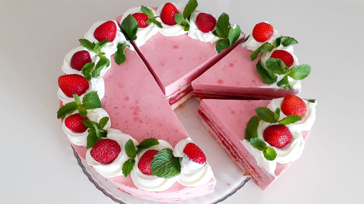 Пирог с клубникой, суфле и сливками (Strawberry cream pie)