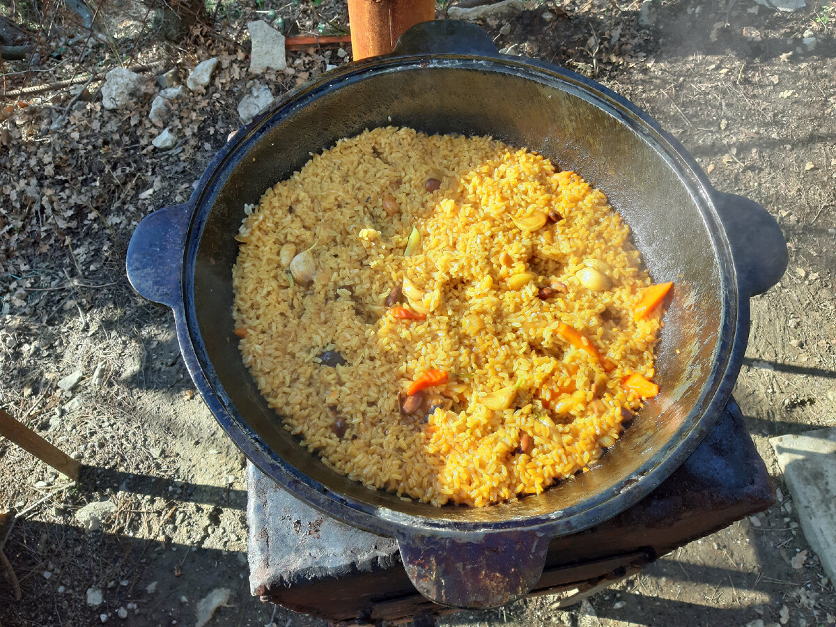 Сладкий плов с сухофруктами и орехами