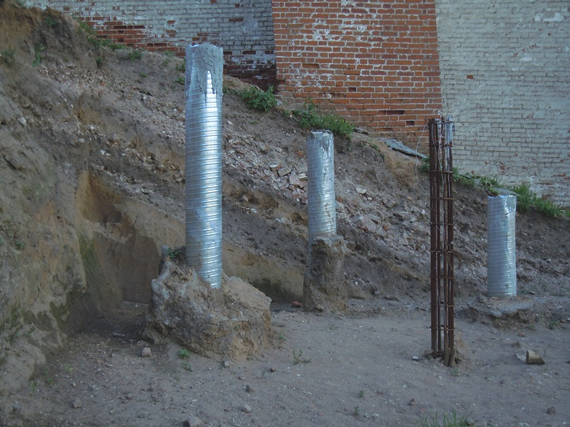 6 июня 2021 г. Мы продолжаем делать то, что мы уже много наделали (В. С. Черномырдин). Побывал в кремле и поснимал. Там территория закрыта и охрана не пускает.-18