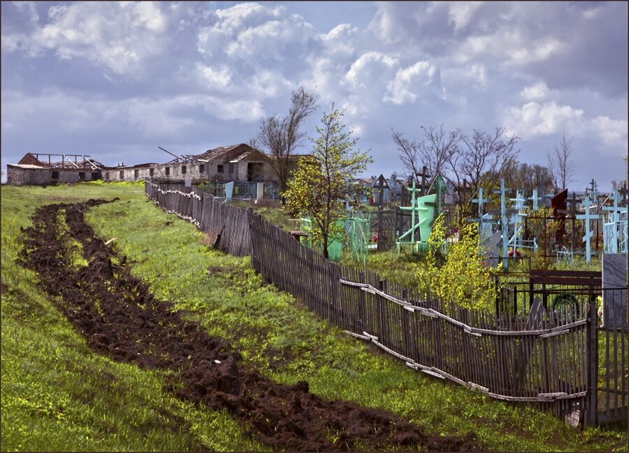 Фотография "Весна.Сельское кладбище". (С) Фотограф -  Гусев Владимир