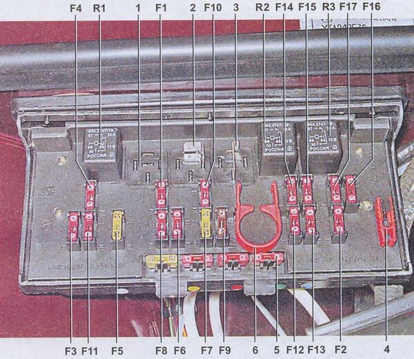 Где находится реле включения вентилятора охлаждения на ВАЗ-2112?