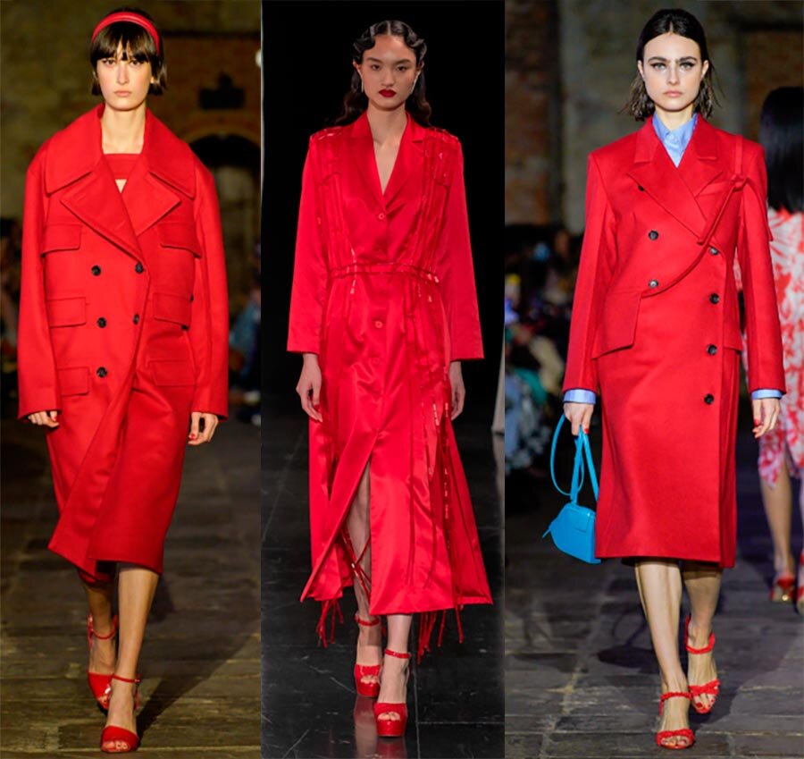 Reds 2023. Красное пальто подиум. Красный цвет в одежде. Показ пальто.