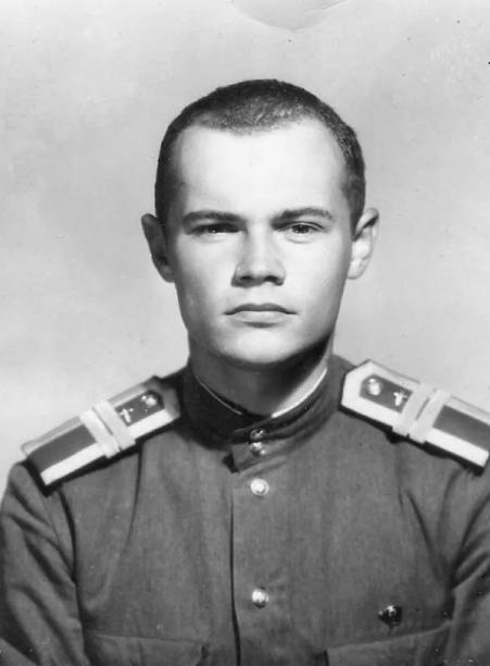 Павел Васильевич Шклярук - Лётчик. Фото взято из открытых источников.