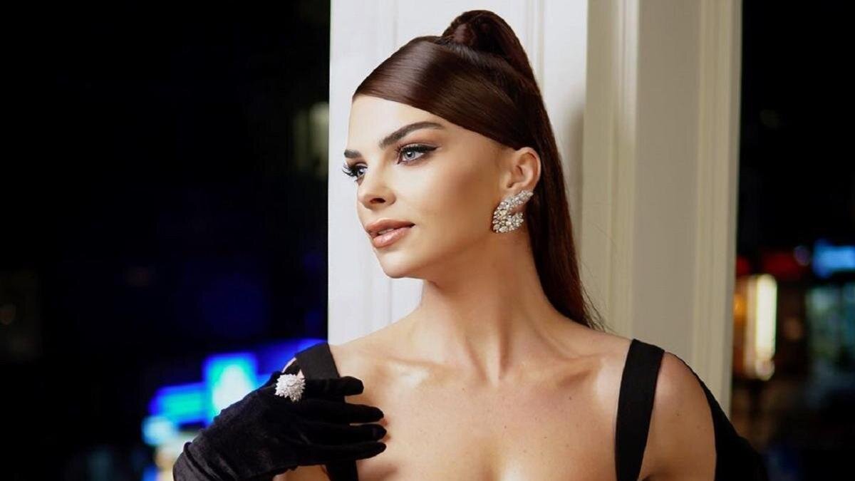    Пелин Карахан:instagram.com/pelinkarahan