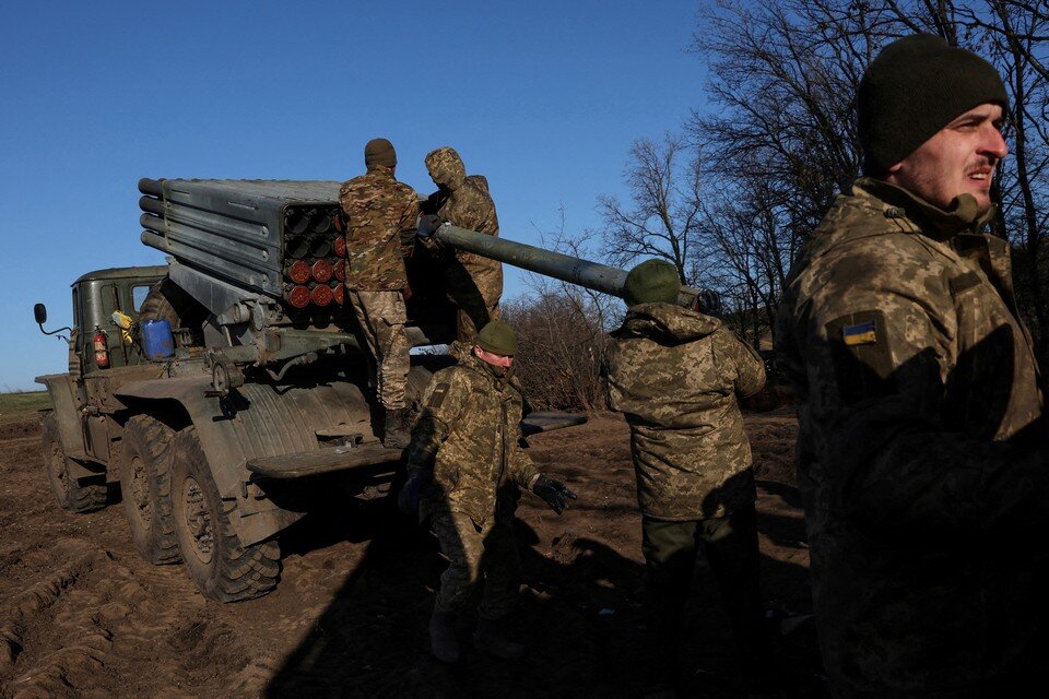     Украинские артиллеристы ударили по своим и им ответили тем же  REUTERS