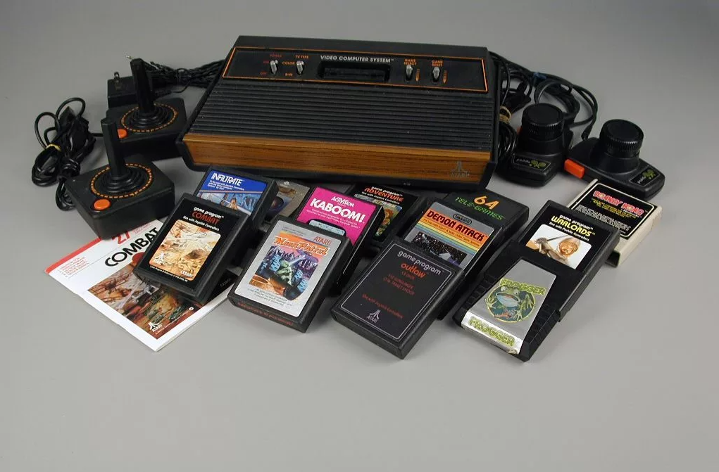 Ретро консольные игры. Консоли Atari 2600. Atari 2600 игры. Атари 550. Приставка Атари 80е.
