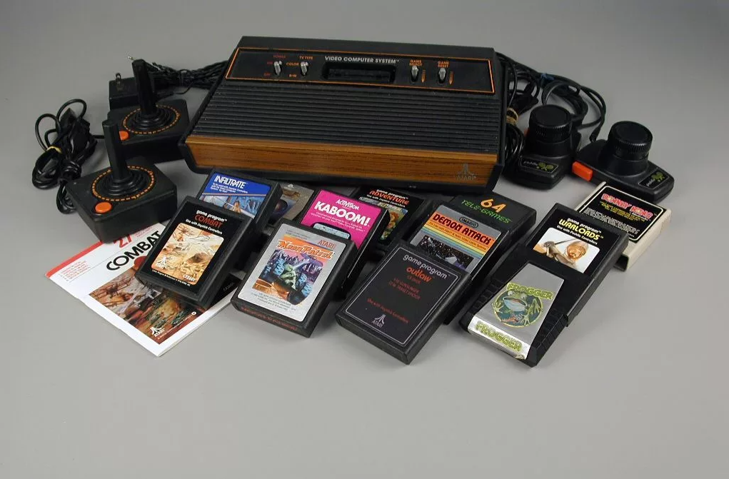 Игровая консоль Atari 2600. Atari 2600 игры. Приставка Атари 80е. Атари 2000.