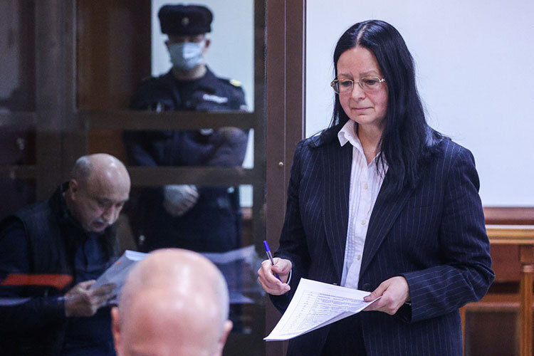    Адвокат Ольга Нарышкина напомнила суду о возрасте, состоянии здоровья Гафурова, а также ходатайствовала приобщить к делу документы, характеризующие экс-ректора как «человека, который всю жизнь посвятил общественно полезному служению»
