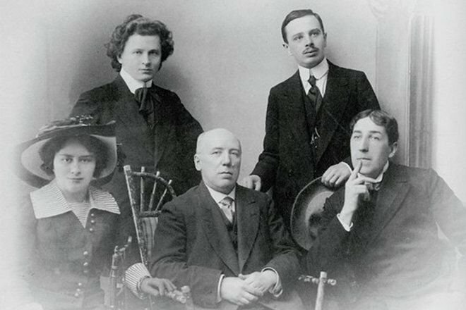 Анастасия Чеботаревская, Федор Сологуб, Вадим Баян, Борис Богомолов, Игорь Северянин. 1913 фото.