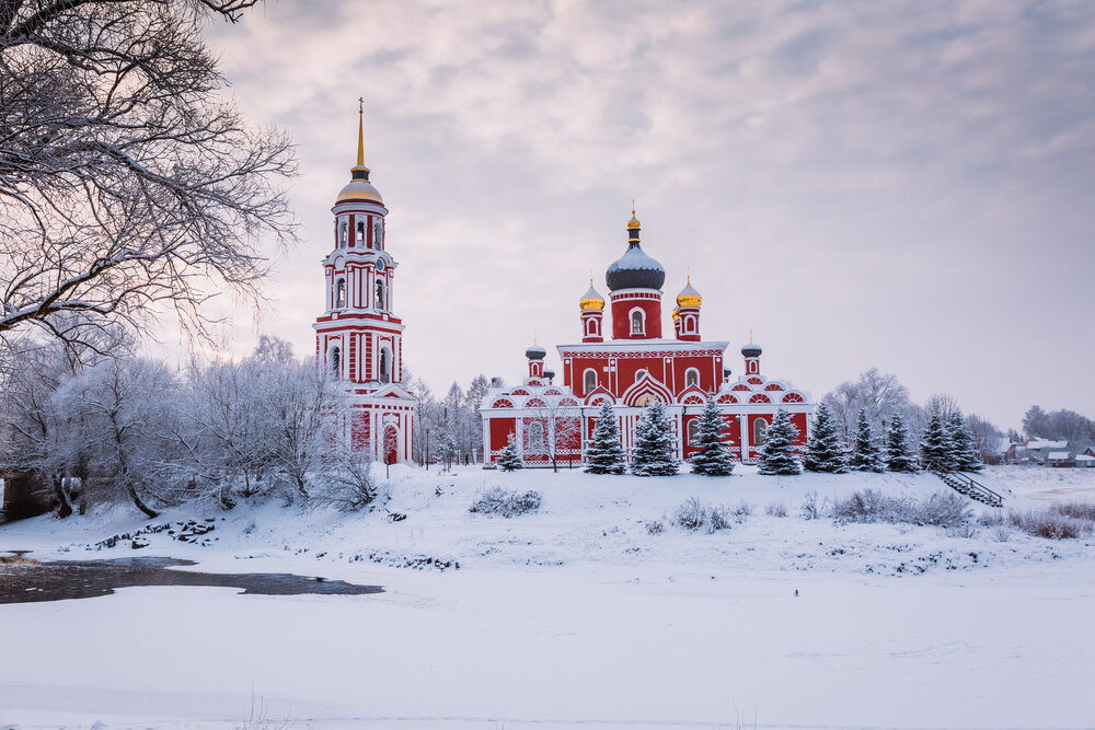 Зимняя стар. Воскресенский собор Старая Русса зима. Зимняя Старая Русса. Старая Русса зимой. Старая Русса зимний город.