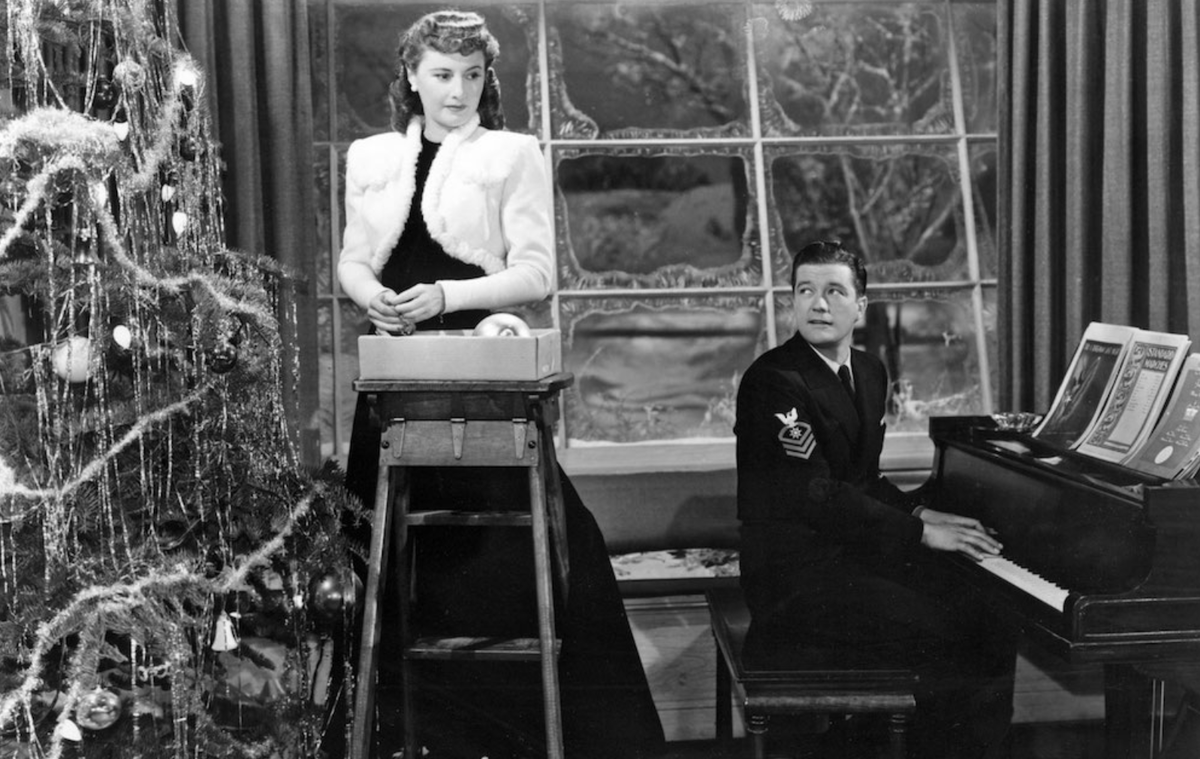 Кадр из фильма «Рождество в Коннектикуте» (гл. роли: Барбара Стэнвик и Дэннис Морган); фото из свободных источников