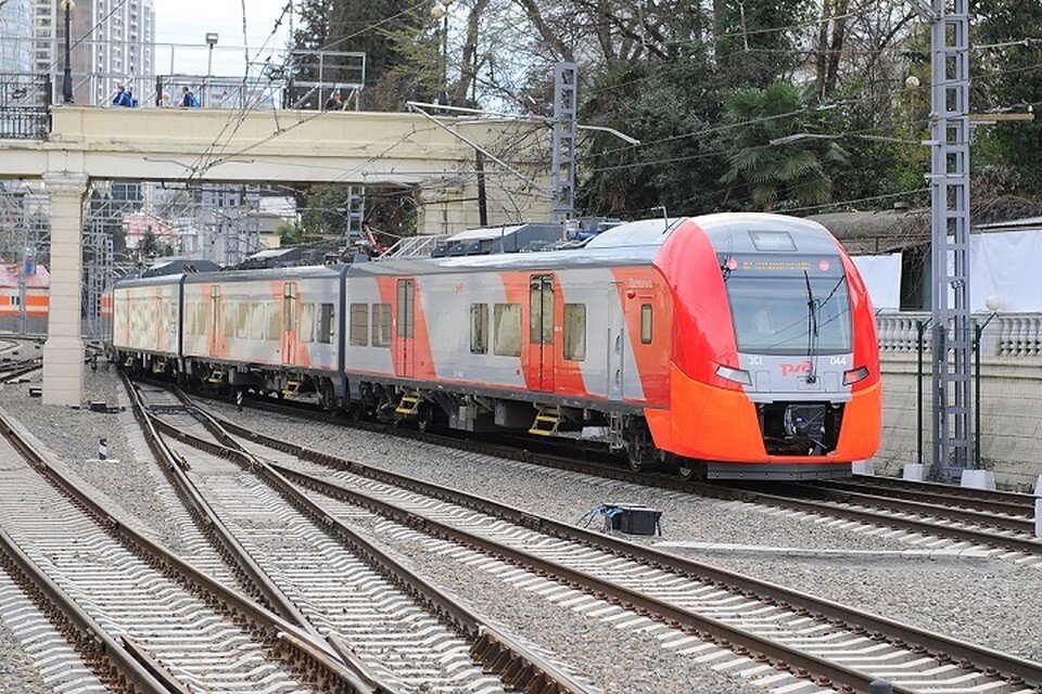     Поезд будет останавливаться на пунктах Гизель-Дере, Дедеркой, Головинка. Иван ВИСЛОВ