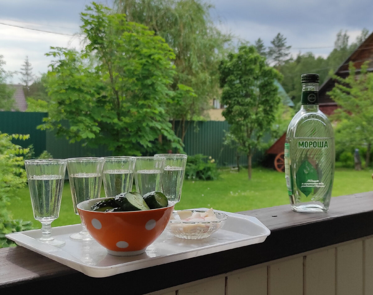 Я в этот день была за рулем, поэтому просто красиво всем все подавала. Люблю это делать.