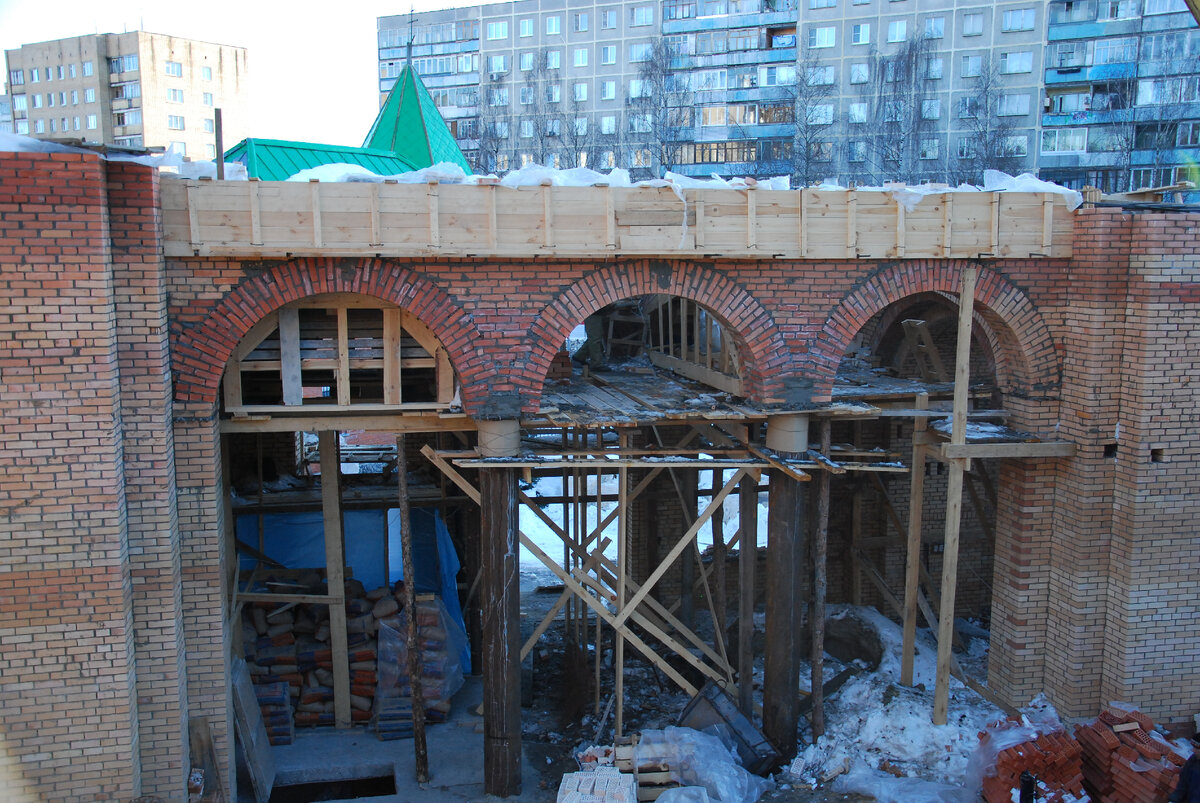 Заливка силового пояса; март 2010 г.