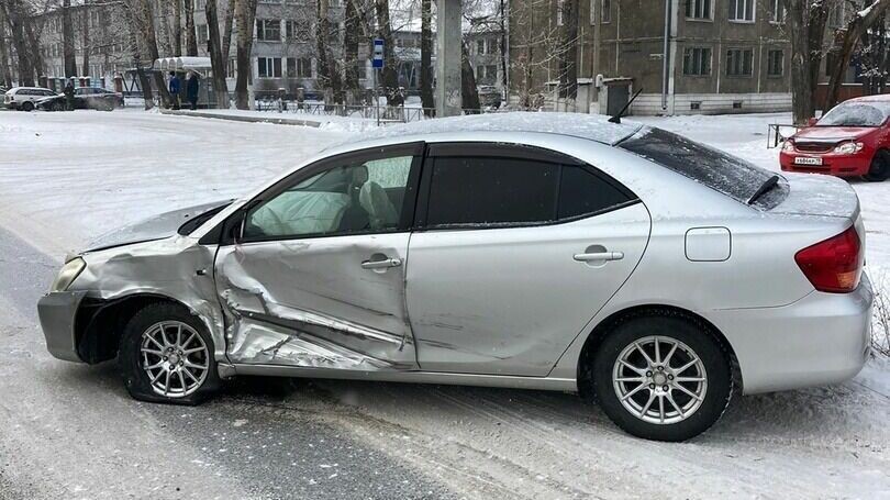     15-летняя девочка получила травмы позвоночника после аварии на Кирова. Вместе с ней пострадала и водитель.