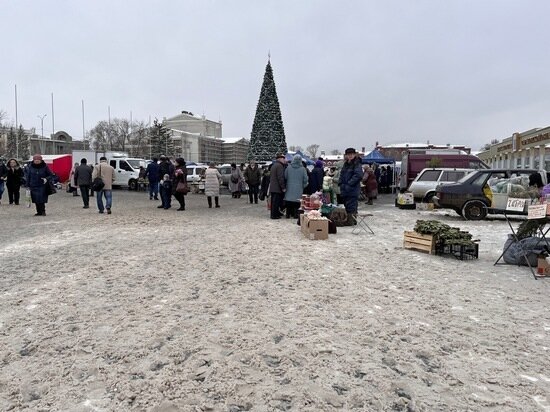     Ярмарка 30 декабря на Театральной площади Саратова. Фото: saratov.mk.ru "МК в Саратове"