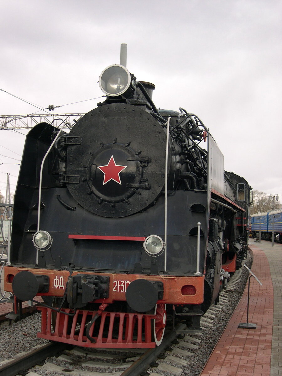 Лобовая часть грузового паровоза ФД21-3125