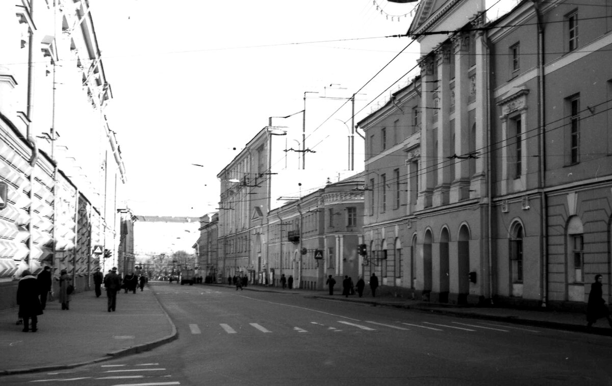Апреля 1980. Улица Герцена в Москве. Угол переулка. Смольная улица Москва 1970. Улица Герцена в Москве как сейчас называется