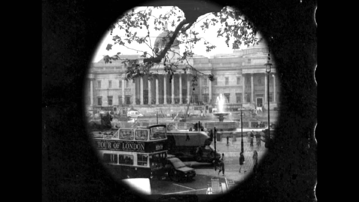 Кадр из фильма Донисторпа и Крофта