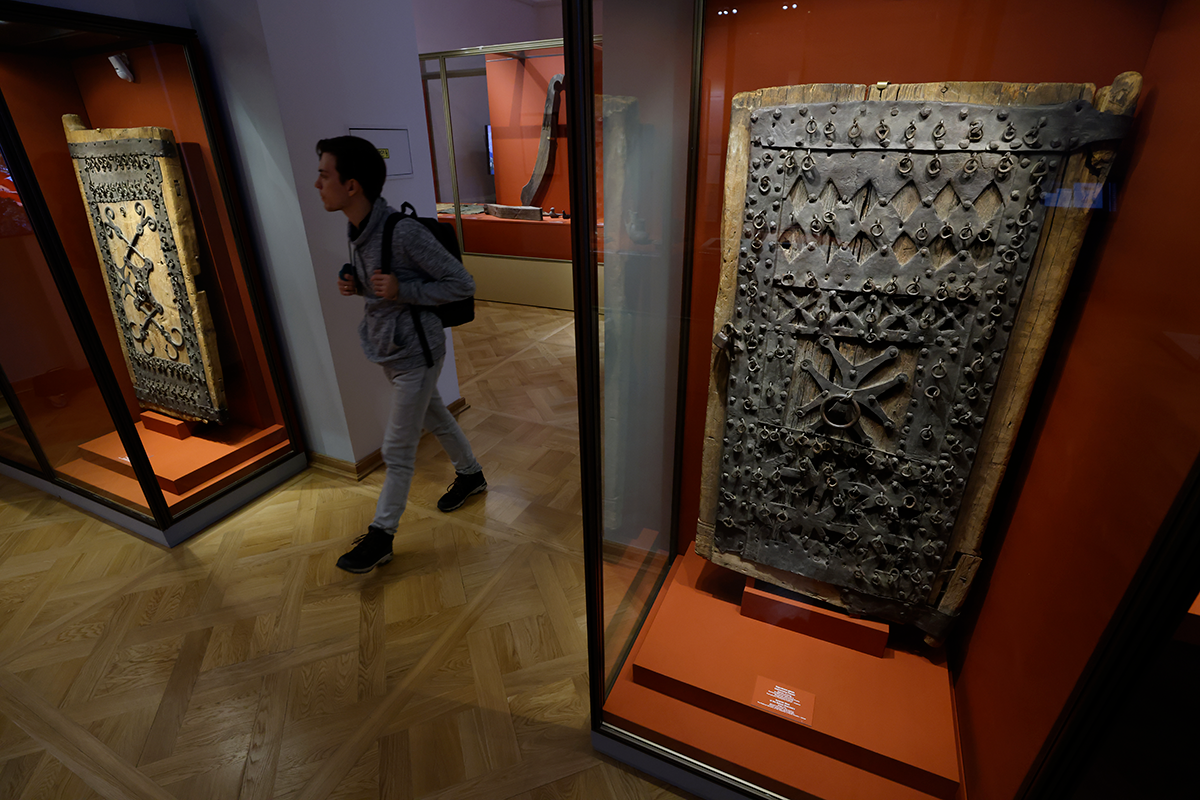 Двери святилища Реком. Дерево, железо. Национальный музей Республики Северная Осетия-Алания 
Фото: Петр Ковалев/ТАСС 