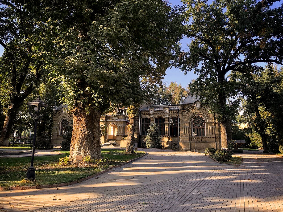 Дворец Романовых, Юнусабадский р-н