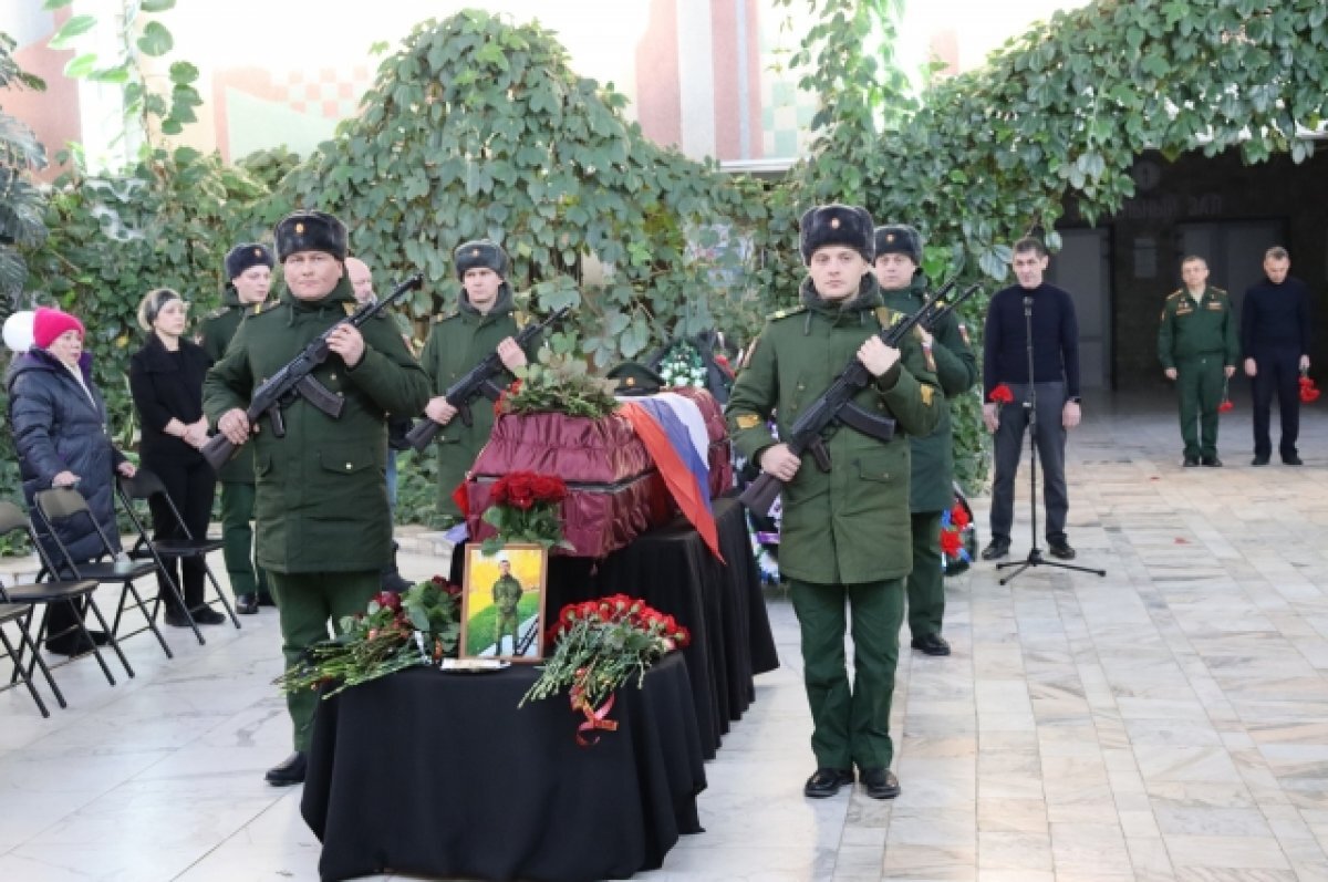 Пермь прощание. Прощание с военнослужащими солдатами. Прощание с солдатом Краснокамск. Приволжье 20 января похороны солдата.