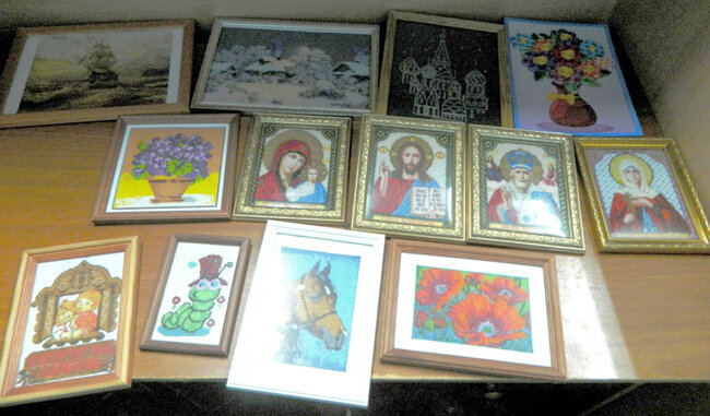 Многообразие картин Алексея: животные, цветы, иконы, пейзажи и многое другое выполнены разными материалами