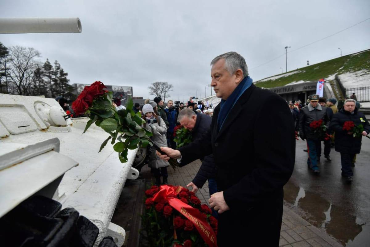 В честь 80 летия прорыва блокады ленинграда. Памятник блокадникам Ленинграда. Моравецкий возложил цветы.