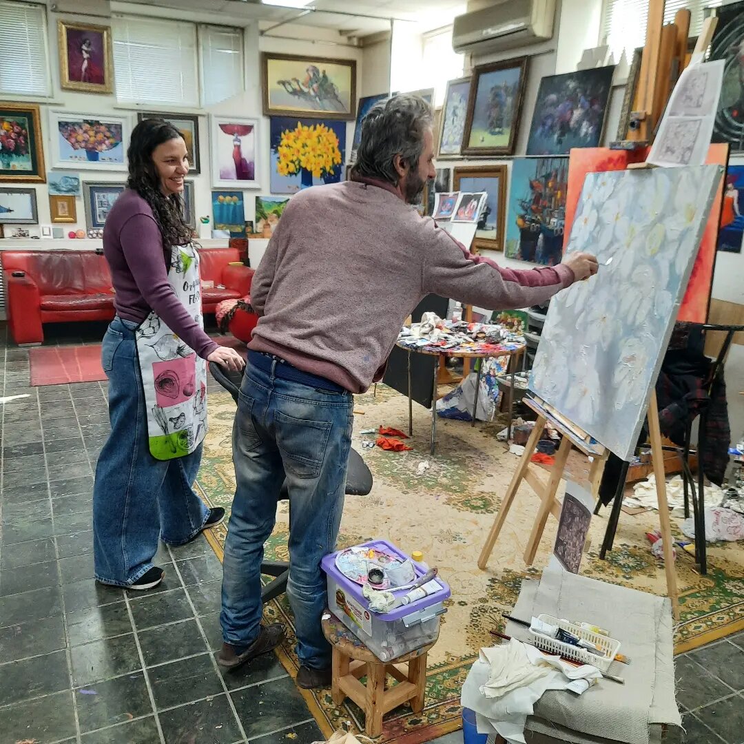 Фото о счастливых и увлеченно работающих людях, которые совсем не думают о соцсетях. О них в этот момент думает фотограф, то есть я)