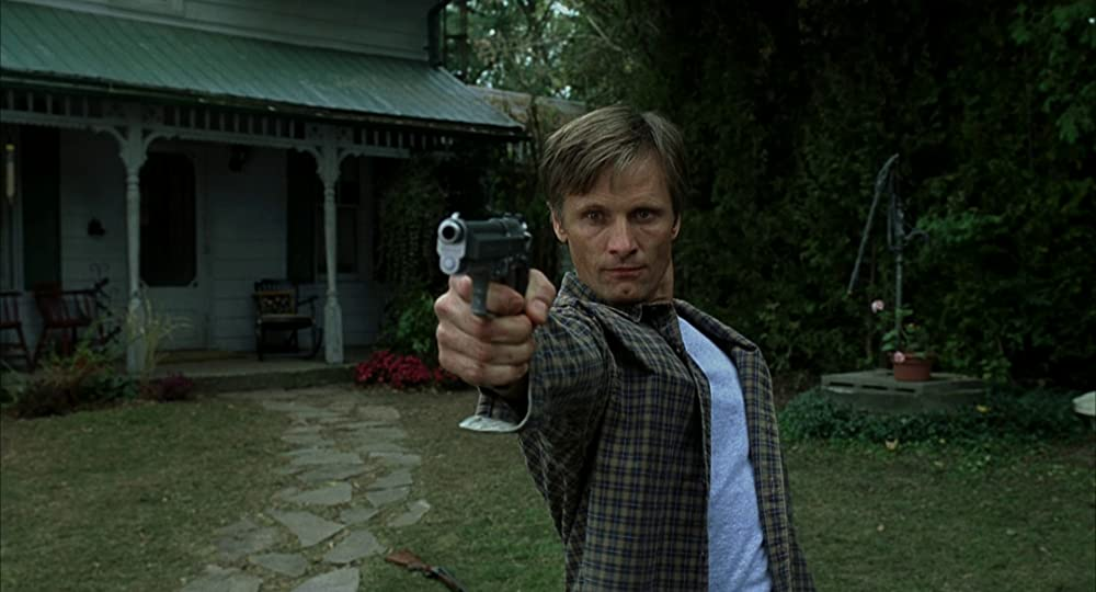 Кадр из фильма A History of Violence. Режиссер: Дэвид Кроненберг. Оператор: Питер Сушицки. Производство: BenderSpink, Media I! Filmproduktion München & Company, New Line Cinema, New Line Productions Inc. Показ в России: Каро-Премьер