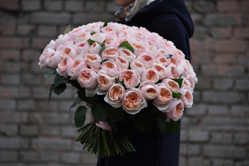 Высокий букет из роз «Джульетта»