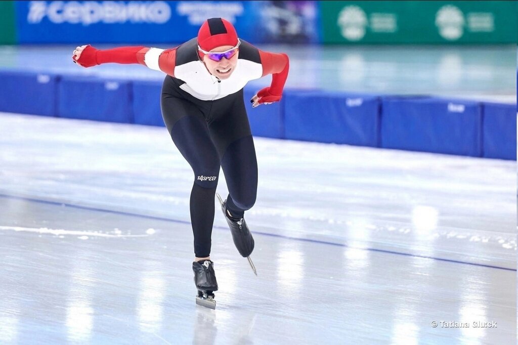   На чемпионате России по конькобежному спорту в классическом многоборье Евгения стала лучшей на трех дистанциях: 5000, 3000 и 1500 метров.