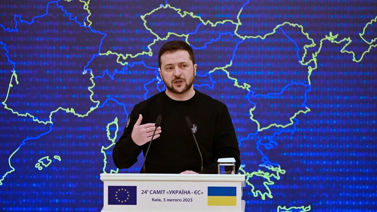 Президент Украины Владимир Зеленский выступает на совместной пресс-конференции во время саммита ЕС-Украина в Киеве, Украина, 3 февраля. Фото: Сергей Супинский/AFP/Getty Images