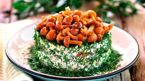    Недорого и вкусно: салат "Лесная поляна" с ветчиной и грибами Анна Черкесова