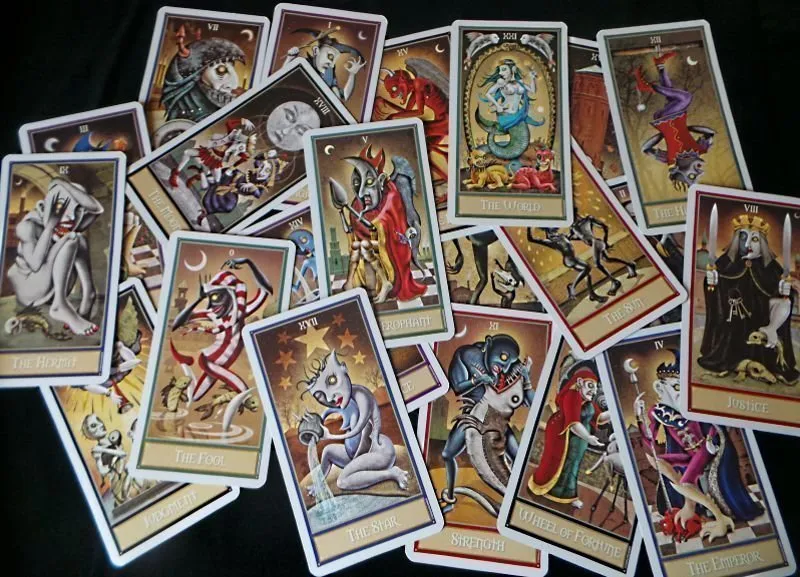 Мун таро. Колода Таро Луна. Колода Deviant Moon Tarot. Колода Таро безумной Луны. Таро безумной Луны Старшие арканы.