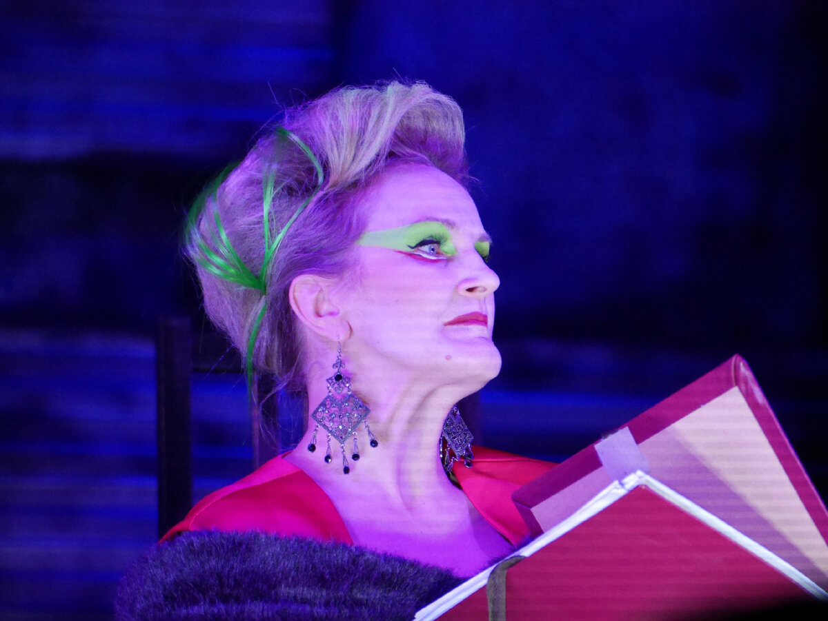 Фотографии со страницы театра в социальной сети  