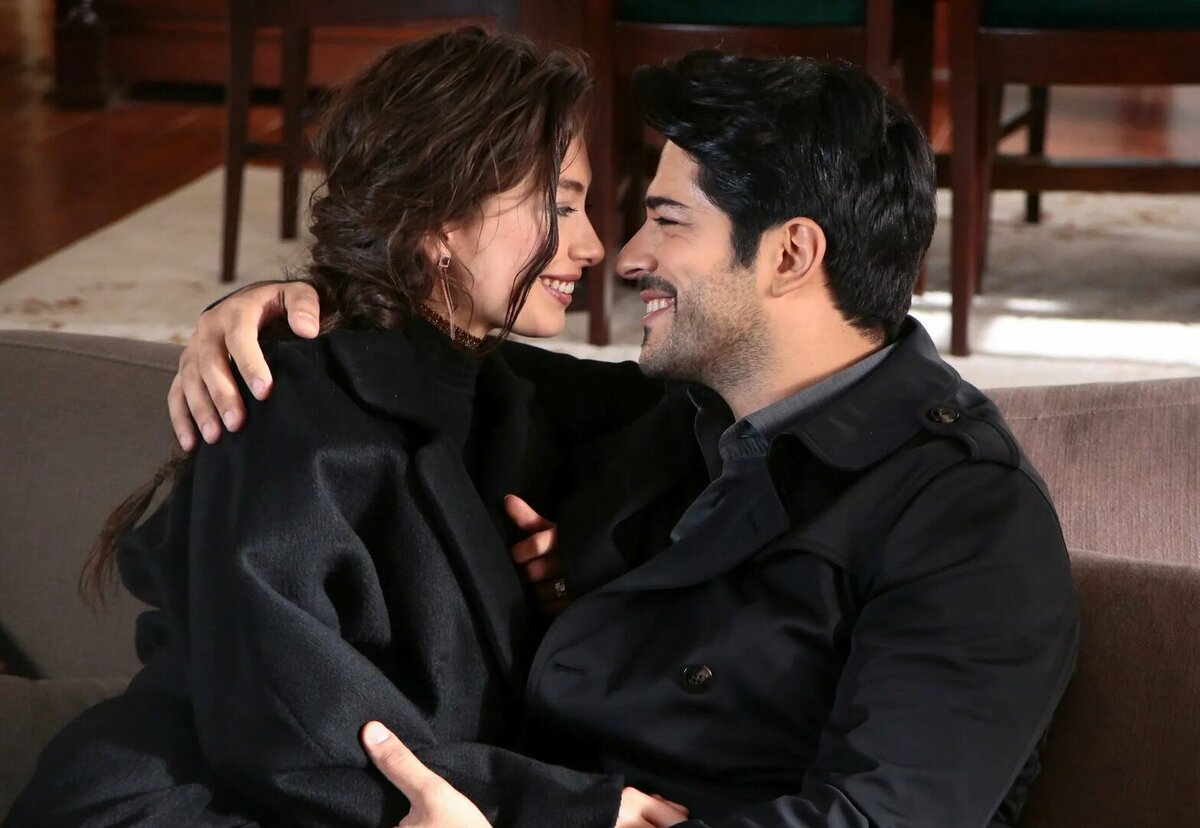 Кадр из сериала "Чёрная любовь"