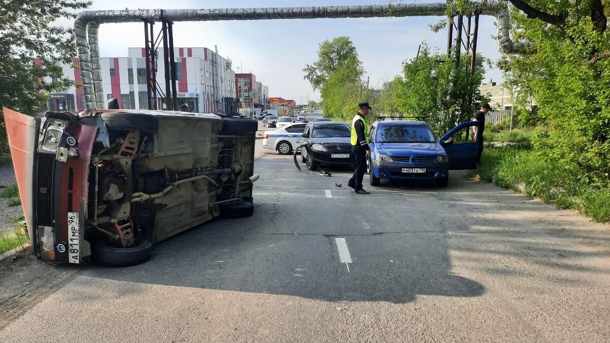 ВАЗ» перевернулся, женщина в больнице: массовое ДТП произошло в Нижнем  Тагиле | Новости Тагила TagilCity.ru | Дзен